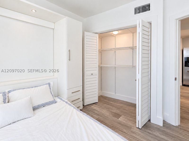Comprar apartamento no Roney Palace 742