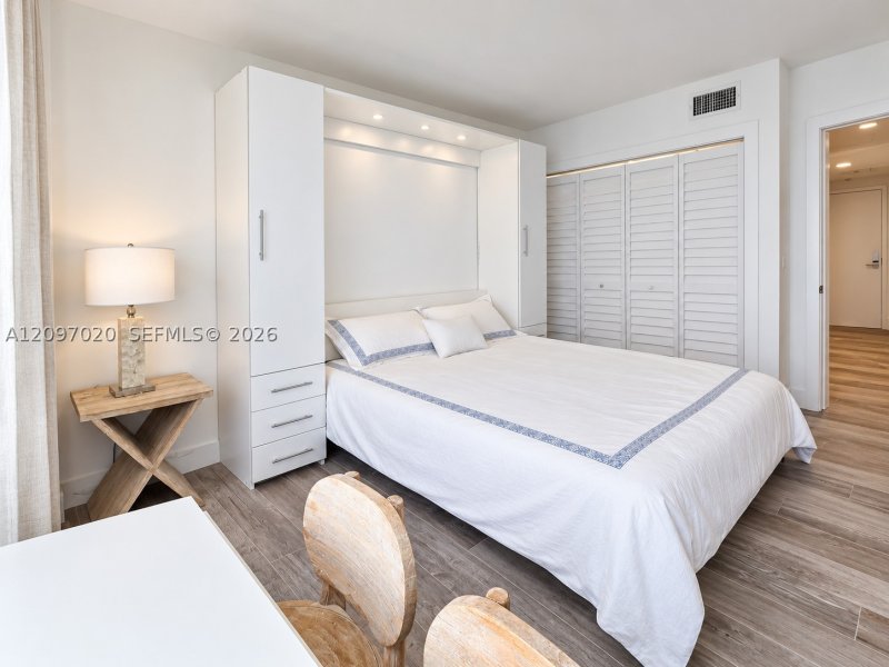 Comprar apartamento no Roney Palace 742
