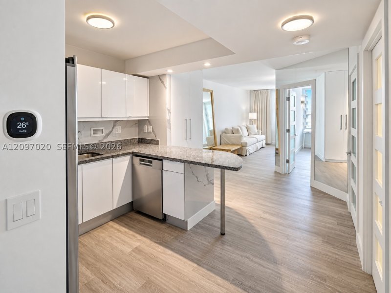 Comprar apartamento no Roney Palace 742