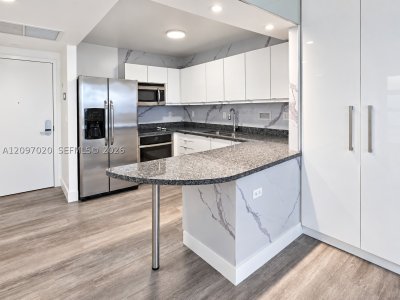 Comprar apartamento no Roney Palace 742