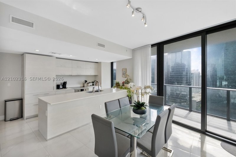 Comprar apartamento en Dua Miami - SLS Brickell Condo 1905