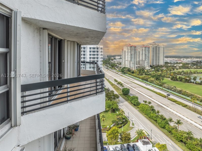 Comprar apartamento no Mystic Pointe 600 1905