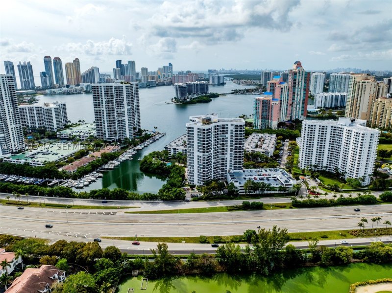 Comprar apartamento no Mystic Pointe 600 1905