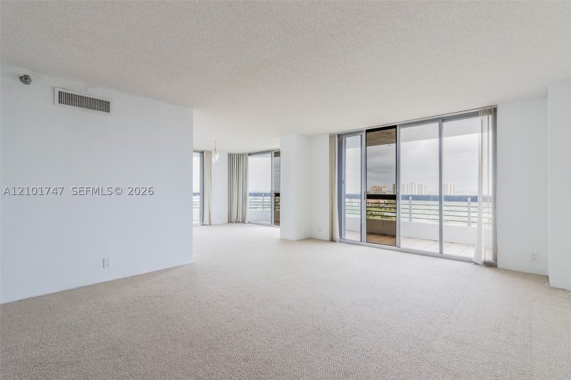 Comprar apartamento no Mystic Pointe 600 1905