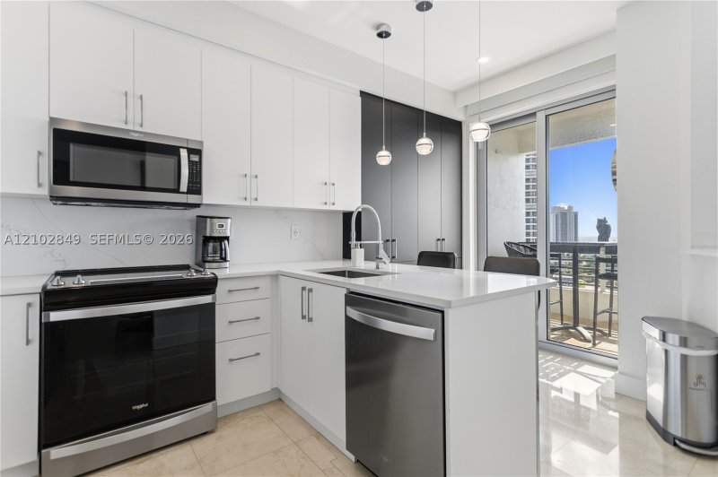 Condo for sale at Mystic Pointe 300 PH-16