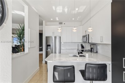 Comprar apartamento no Mystic Pointe 300 PH-16