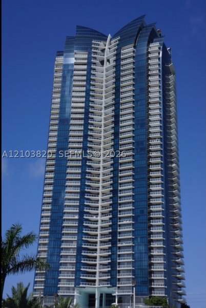 Alquiler de apartamento en Jade Ocean 1608