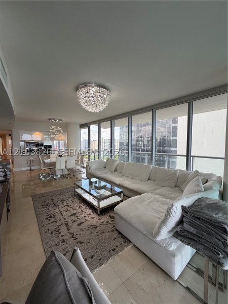 Alquiler de apartamento en Jade Ocean 1608