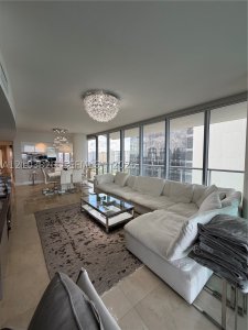 Alquiler de apartamento en Jade Ocean 1608