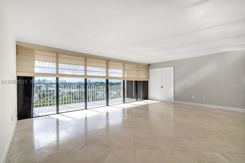 Comprar apartamento en Grove Isles Tower II B606