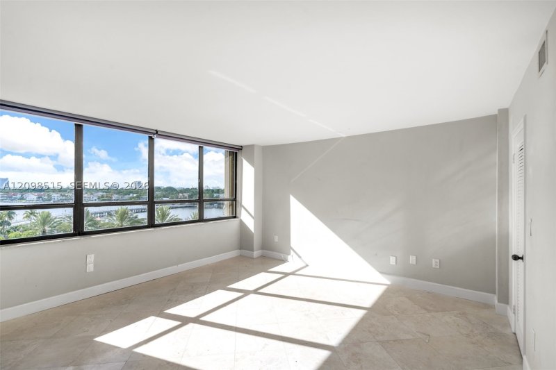 Comprar apartamento en Grove Isles Tower II B606