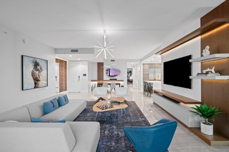 Condo for sale at 100 Las Olas 2404