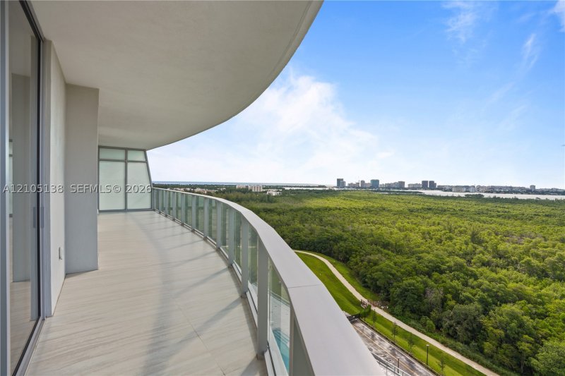 Condo for sale at One Park Tower by Turnberry 1505