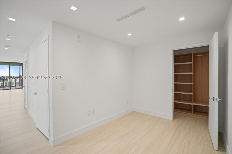 Condo for sale at One Park Tower by Turnberry 1505