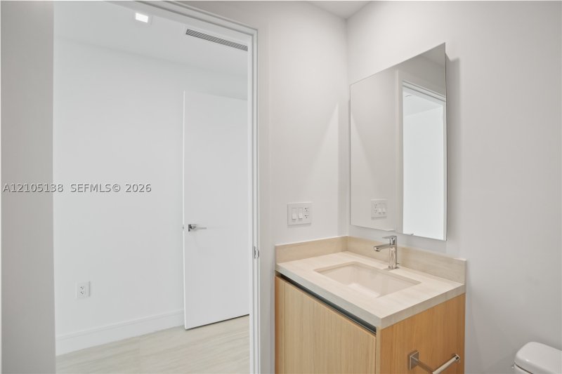 Condo for sale at One Park Tower by Turnberry 1505