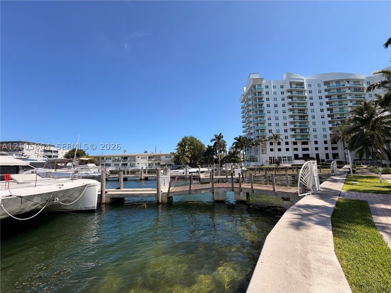 Condo for sale at 360 Condominium West 925