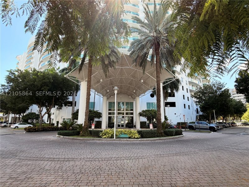 Condo for sale at 360 Condominium West 925