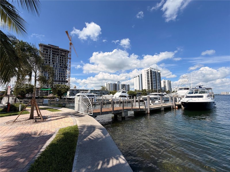 Condo for sale at 360 Condominium West 925