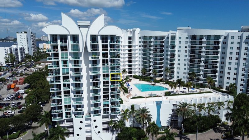 Condo for sale at 360 Condominium West 925