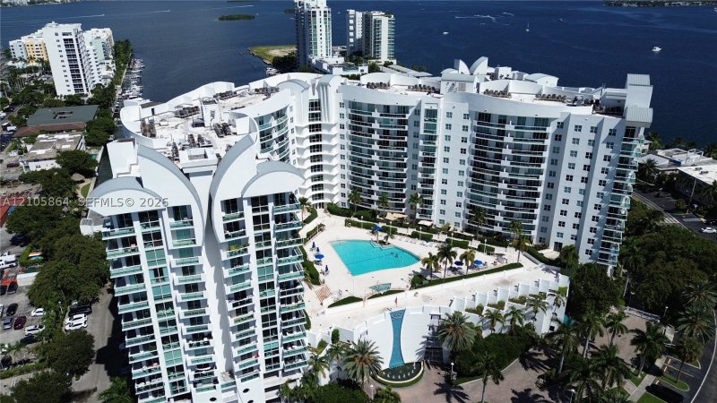 Comprar apartamento no 360 Condominium West