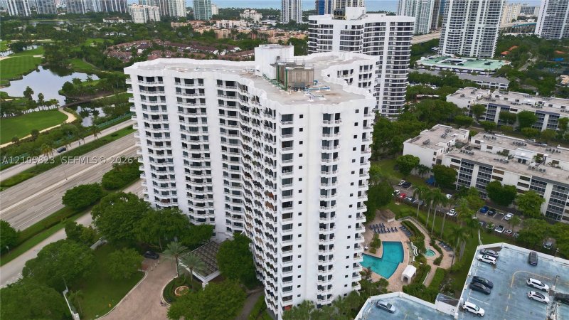 Condo for sale at Parc Central East 1101
