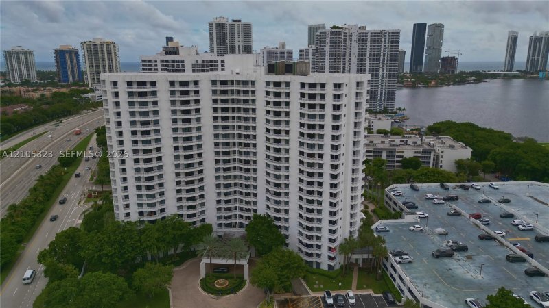 Condo for sale at Parc Central East 1101