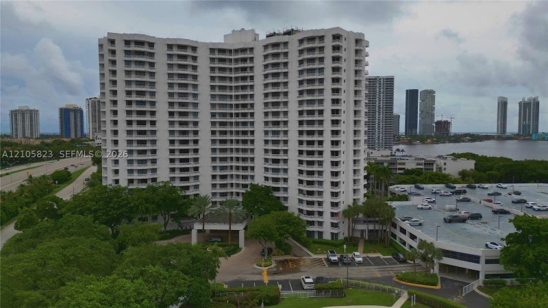 Condo for sale at Parc Central East 1101