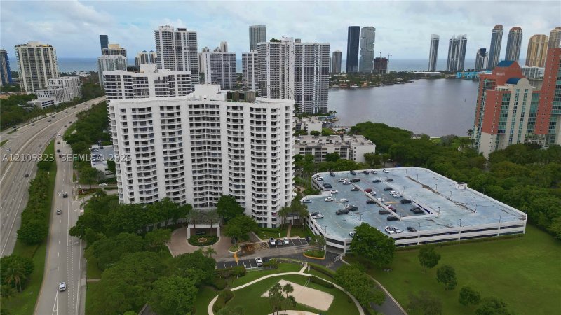 Condo for sale at Parc Central East 1101
