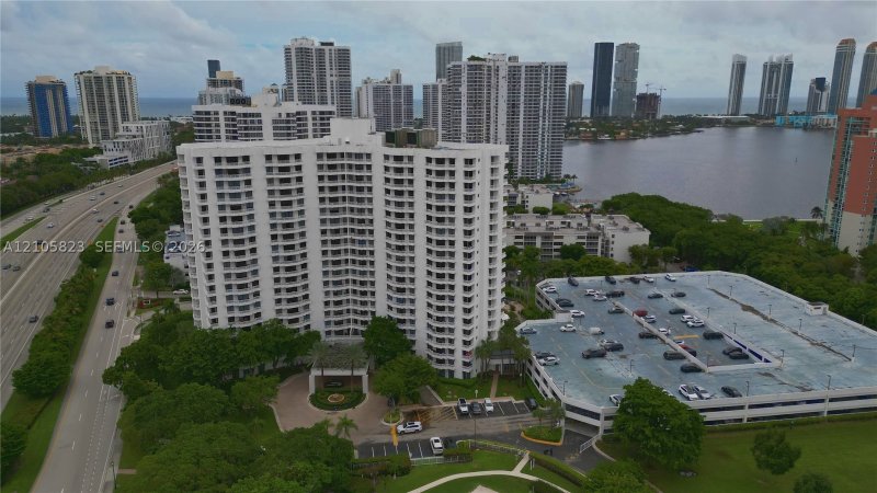 Condo for sale at Parc Central East 1101