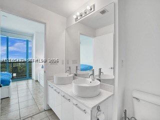 Condo for sale at Marina Blue 811