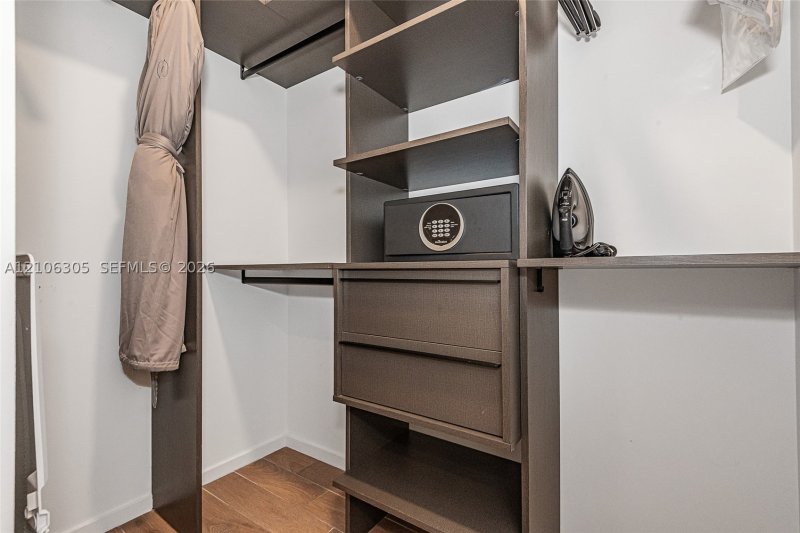 Comprar apartamento en The Elser Hotel and Residences 2005