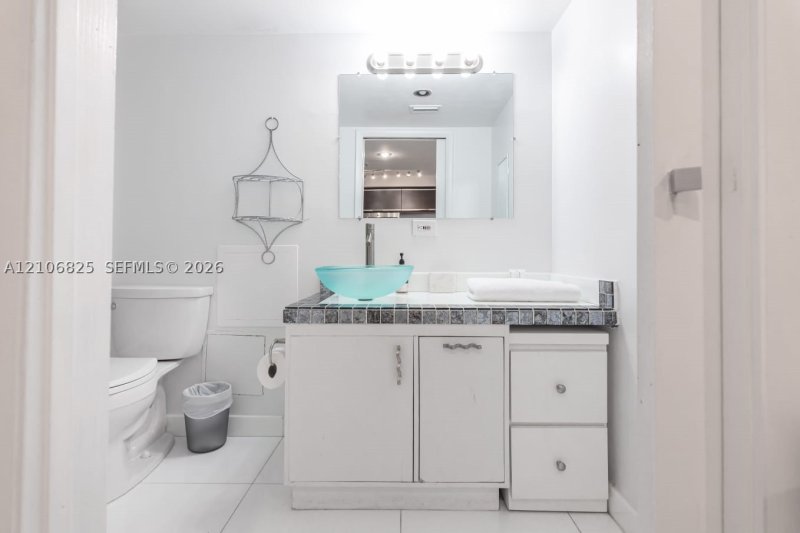 Condo for sale at Roney Palace 1023