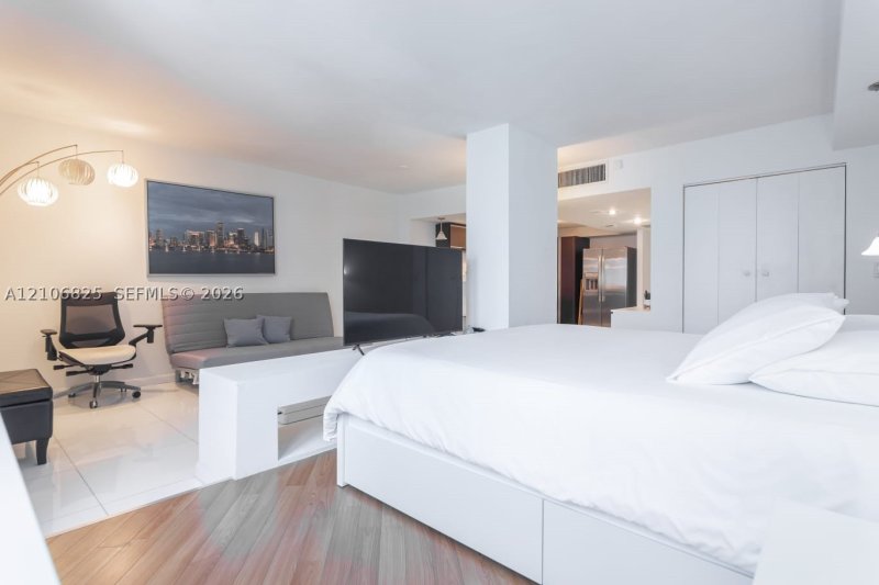 Condo for sale at Roney Palace 1023