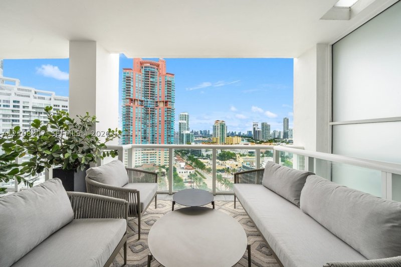 Condo for sale at Continuum II North 1805