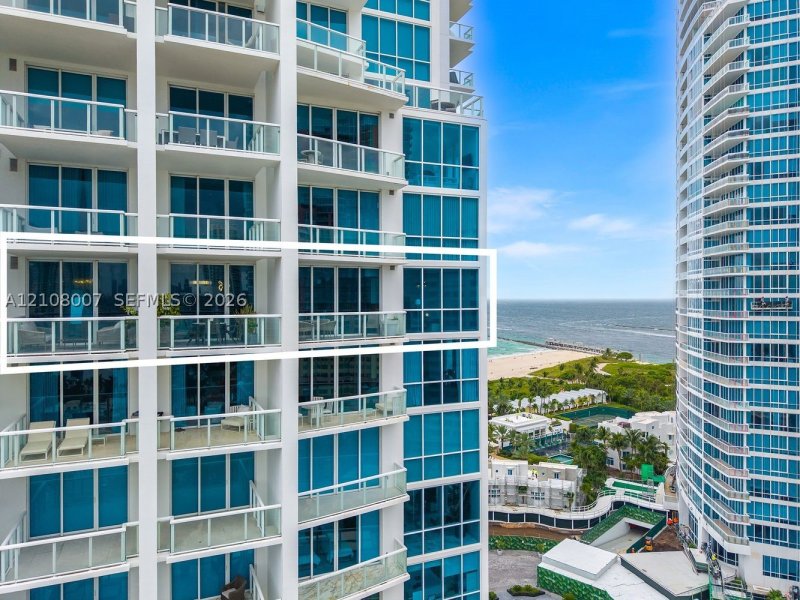 Condo for sale at Continuum II North 1805