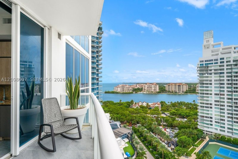 Condo for sale at Continuum II North 1805