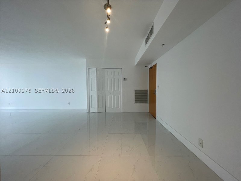 Aluguel de apartamento no Carlisle On The Ocean 1004