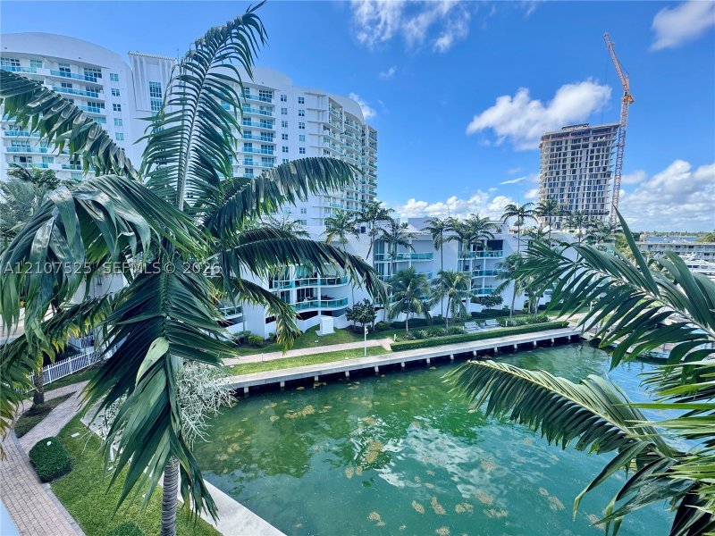 Apartment for rent at 360 Condominium East 405