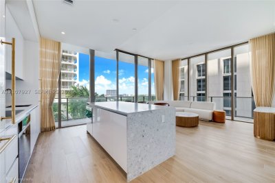 Comprar apartamento no Mr. C Residences Bayshore Tower 910