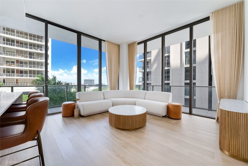 Comprar apartamento no Mr. C Residences Bayshore Tower 910