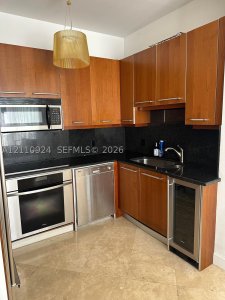 Carbonell Apt #501