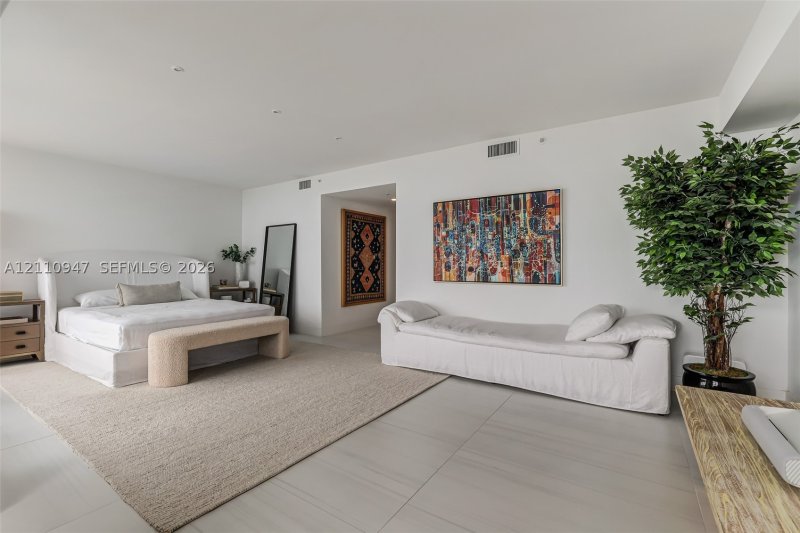 Apartment for rent at Sunset Harbour North PH05