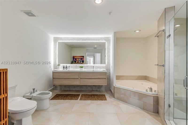 Apartment for rent at Sunset Harbour North PH05