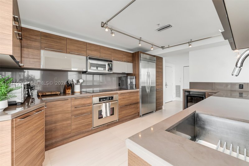 Apartment for rent at Sunset Harbour North PH05