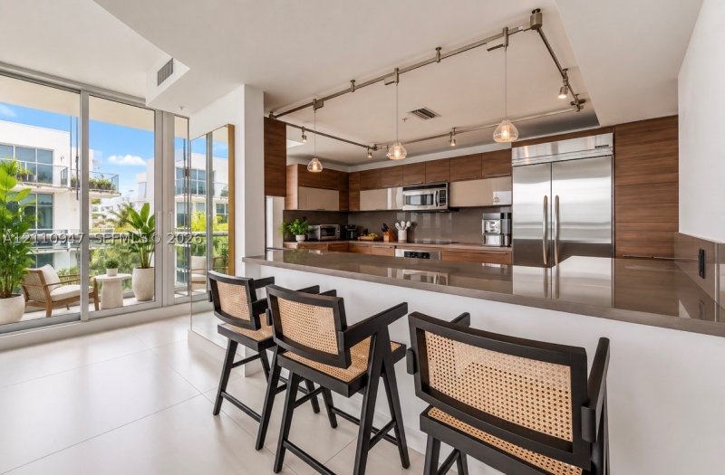 Apartment for rent at Sunset Harbour North PH05
