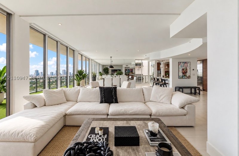 Apartment for rent at Sunset Harbour North PH05