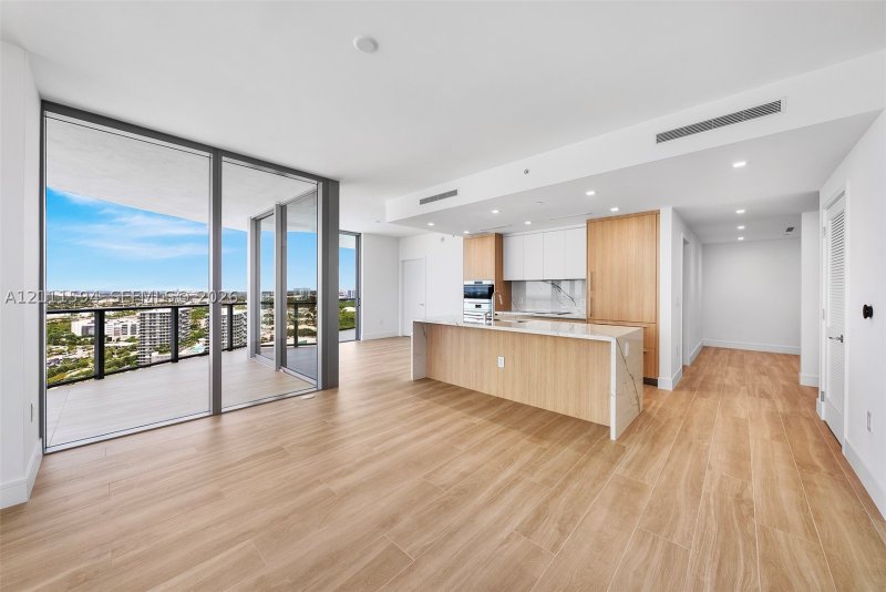 Condo for sale at One Park Tower by Turnberry 2506