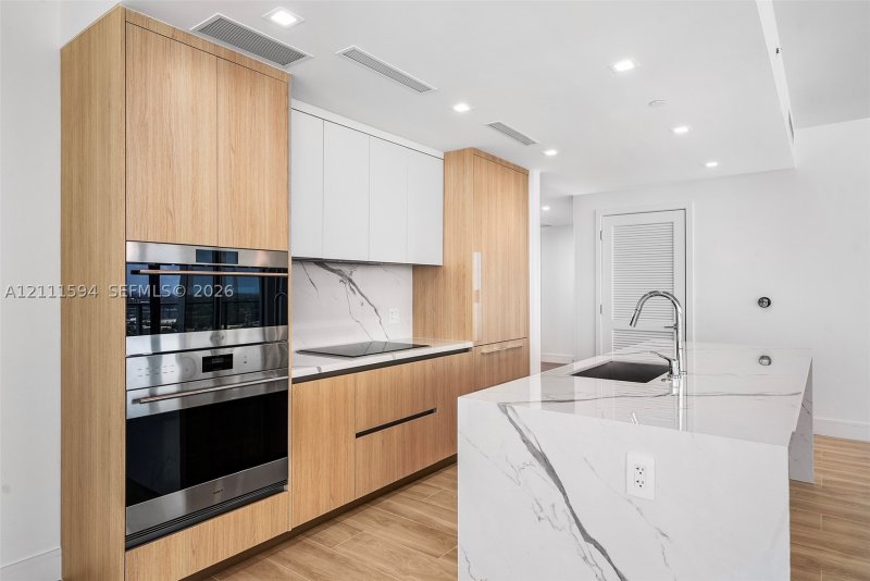 Condo for sale at One Park Tower by Turnberry 2506