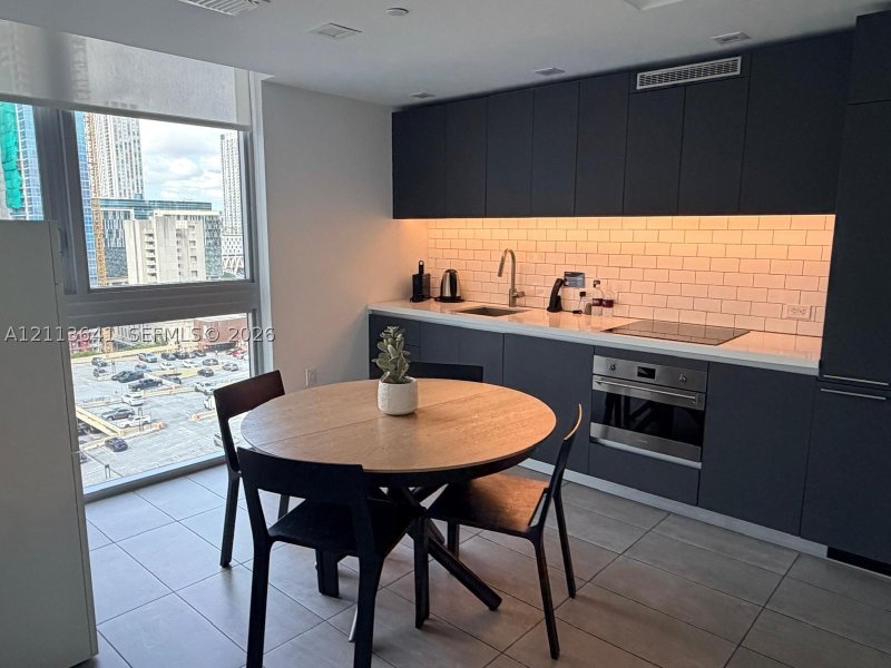 Condo for sale at YotelPad Miami 1702