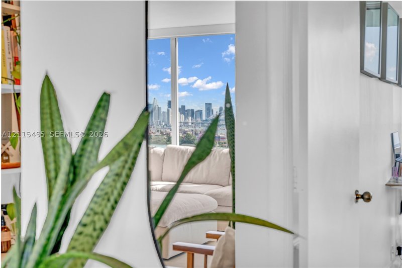 Comprar apartamento no South Pointe Tower 1807